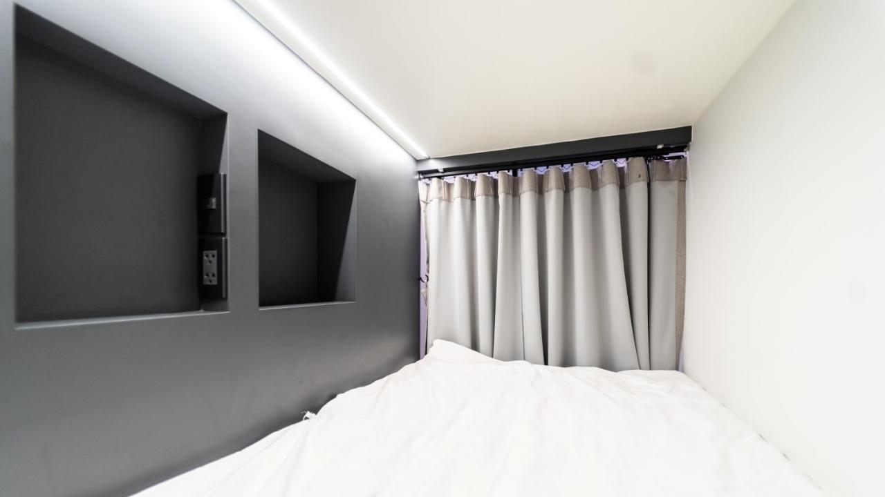 Pier 808 Hostel Bangkok Extérieur photo